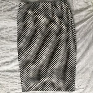 NWT Black and White H&M Pattern Pencil Skirt